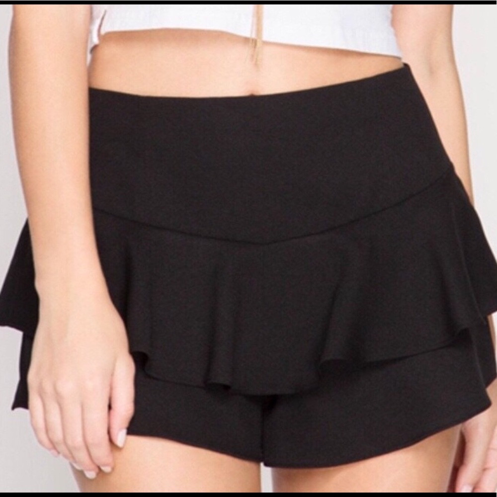 NWT ruffle shorts